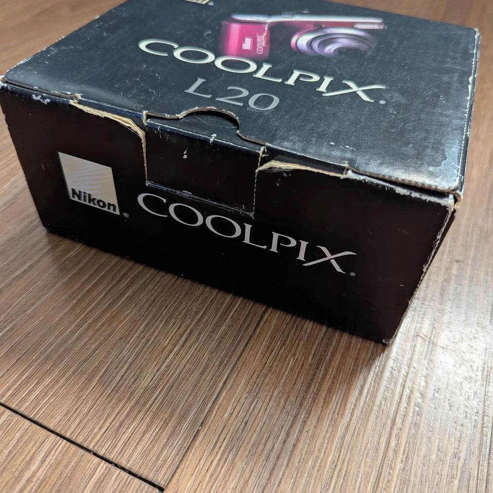 Nikon COOLPIX L20 Digital Camera - Red